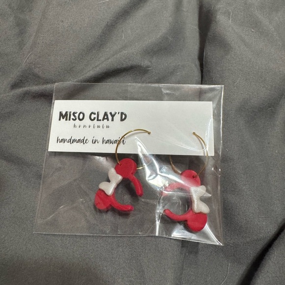 Miso Clay'd Red and White dangle Minnie Mouse ears earrings - Picture 2 of 2